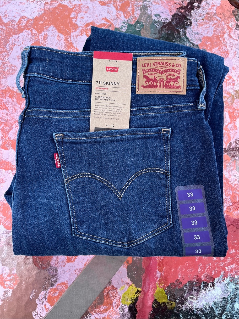 Levi's 711 Shaping Skinny Jeans in Medium Wash Size W33 L30 NWT - Picture 3 of 4
